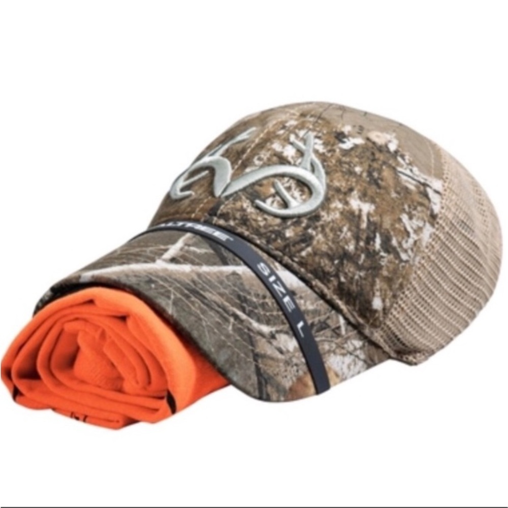 NWT 2 in 1 Realtree Men’s Tee with Matching Camouflage Hat - Picture 9 of 10